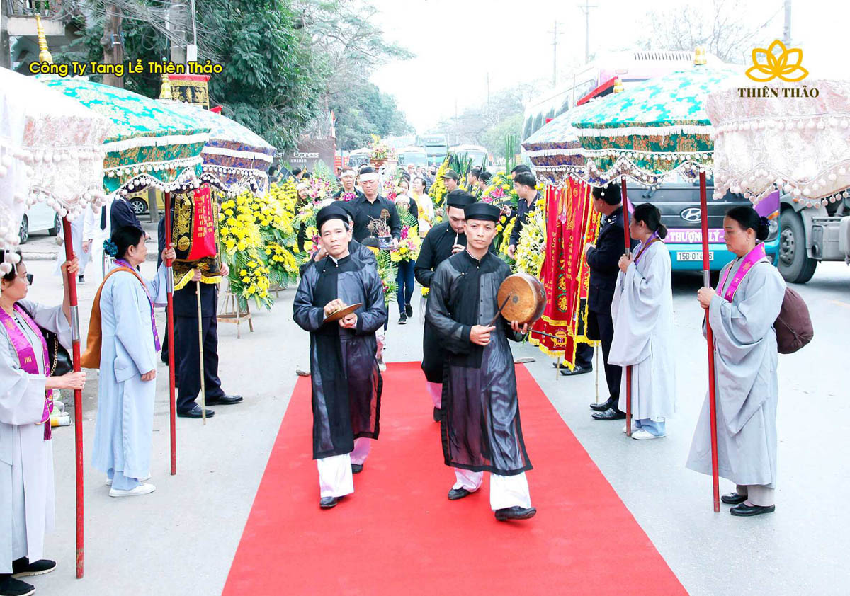 Cong-ty-phuc-vu-tang-le-tai-Hai-Phong